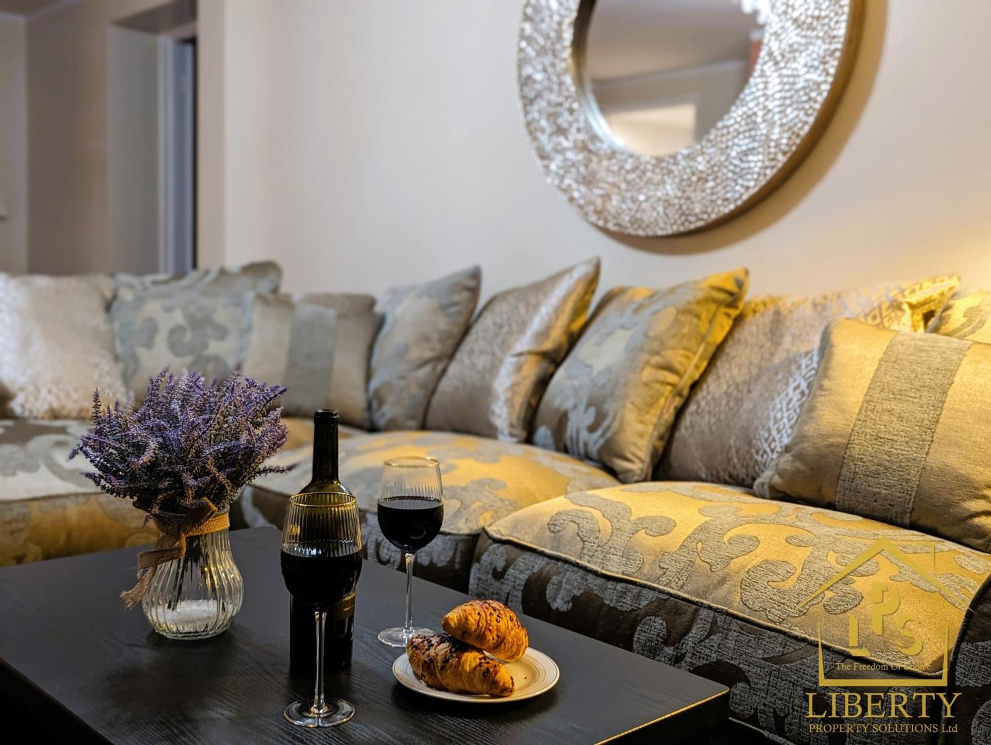 6 Guests * 4 Bedroom * Free Wi-Fi *Гантінгдон Екстер'єр фото