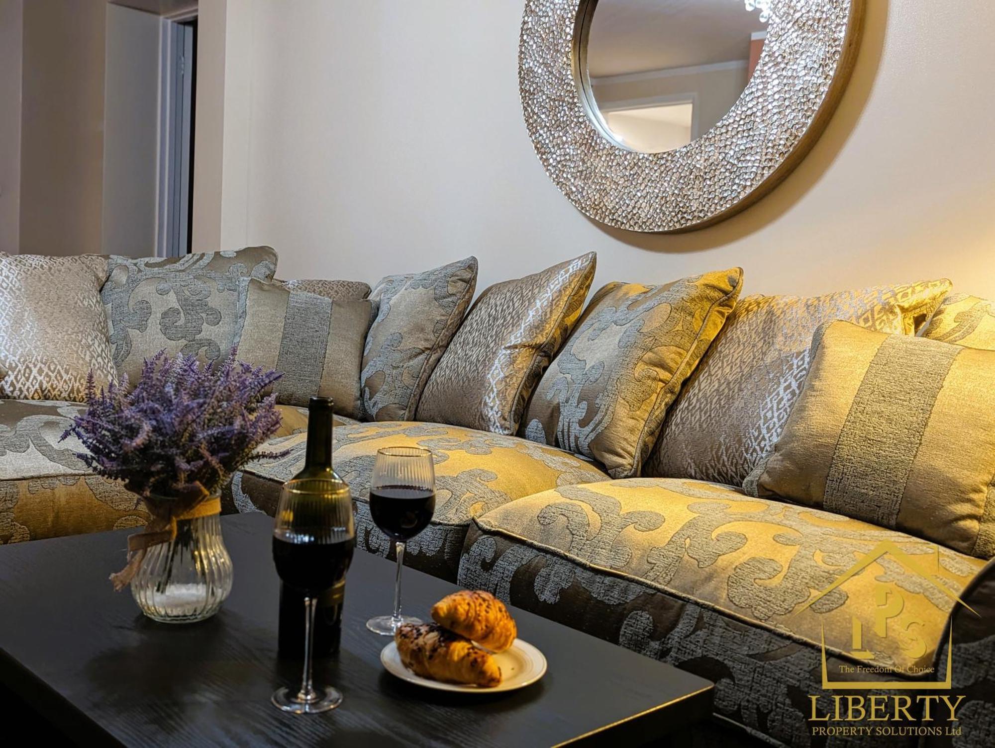 6 Guests * 4 Bedroom * Free Wi-Fi *Гантінгдон Екстер'єр фото