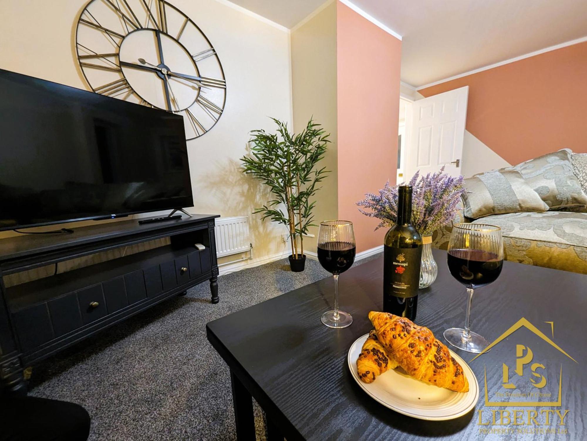 6 Guests * 4 Bedroom * Free Wi-Fi *Гантінгдон Екстер'єр фото