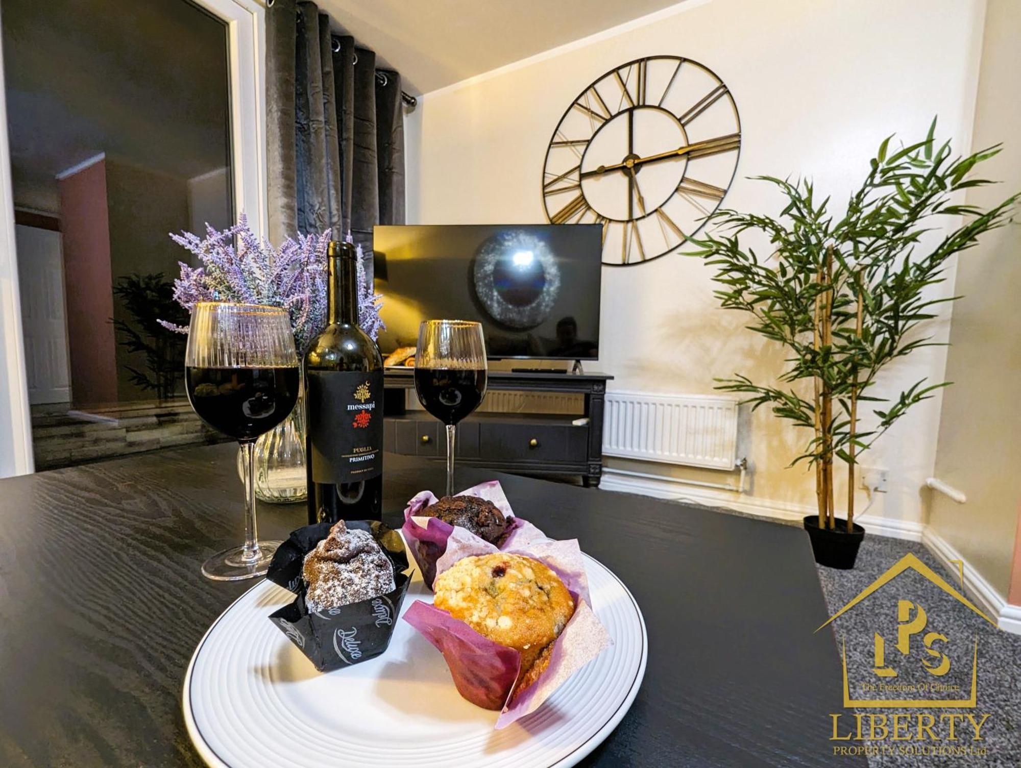 6 Guests * 4 Bedroom * Free Wi-Fi *Гантінгдон Екстер'єр фото