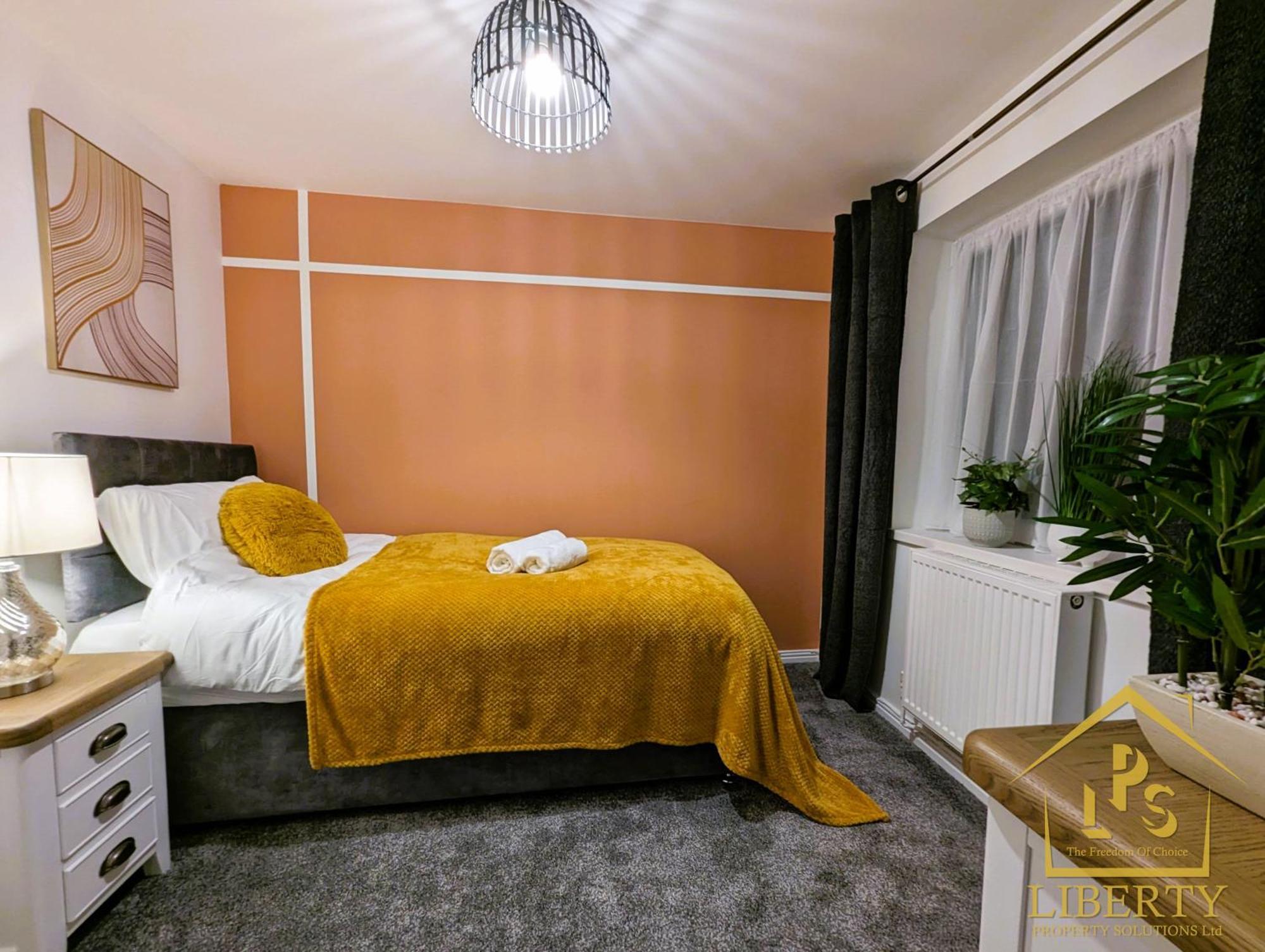 6 Guests * 4 Bedroom * Free Wi-Fi *Гантінгдон Екстер'єр фото