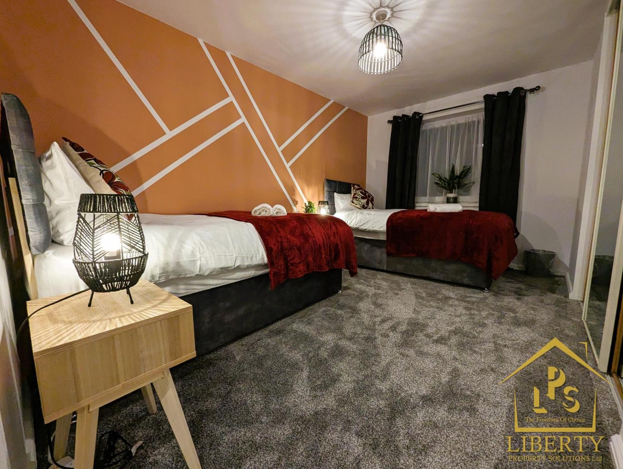 6 Guests * 4 Bedroom * Free Wi-Fi *Гантінгдон Екстер'єр фото
