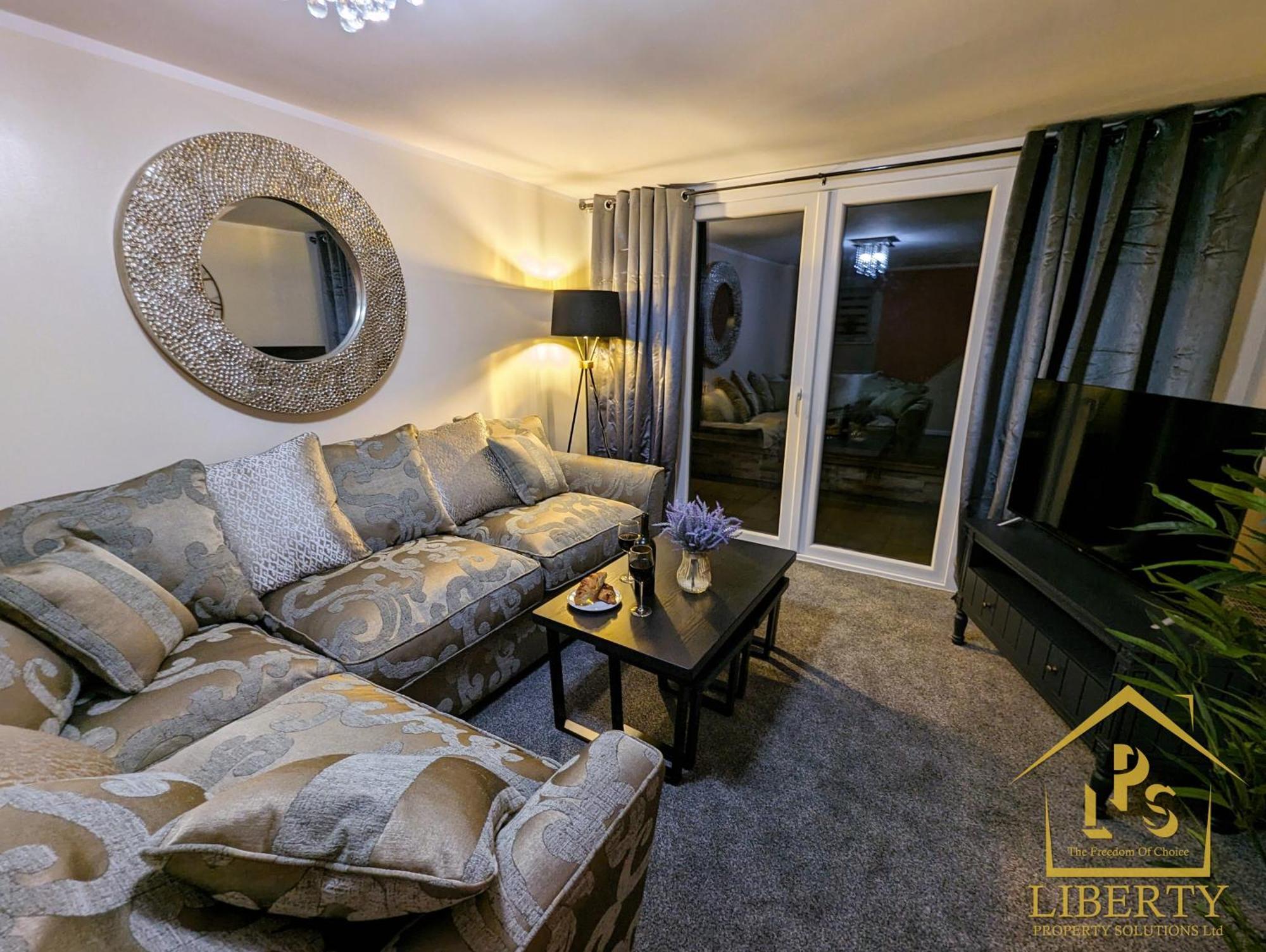 6 Guests * 4 Bedroom * Free Wi-Fi *Гантінгдон Екстер'єр фото