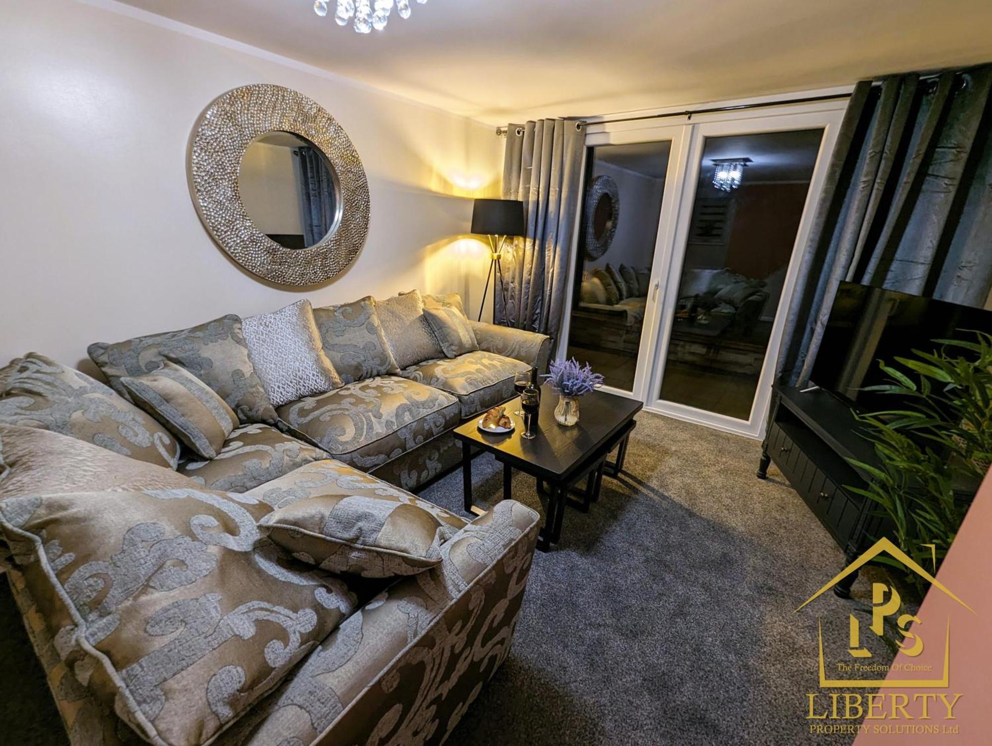 6 Guests * 4 Bedroom * Free Wi-Fi *Гантінгдон Екстер'єр фото