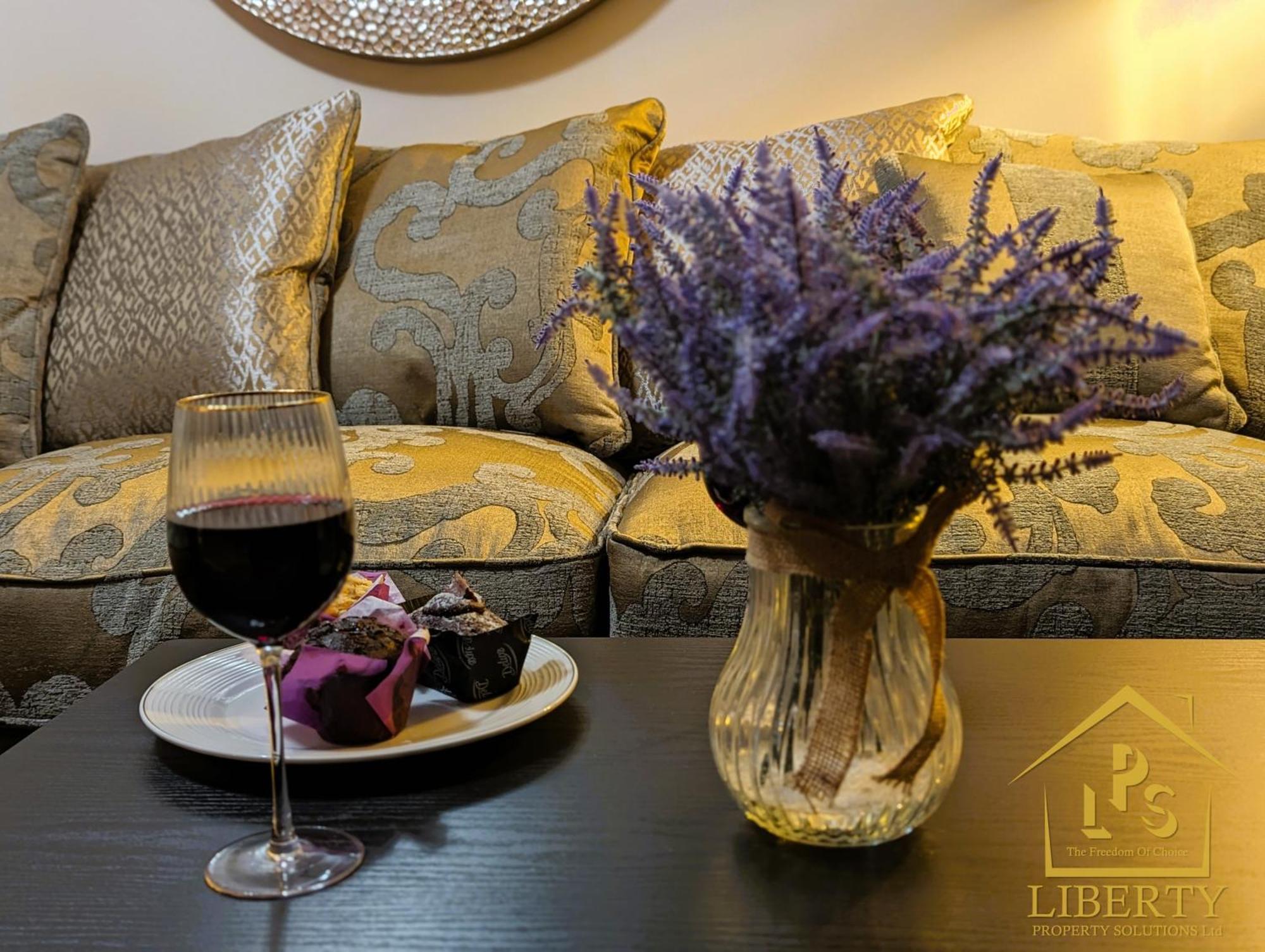 6 Guests * 4 Bedroom * Free Wi-Fi *Гантінгдон Екстер'єр фото