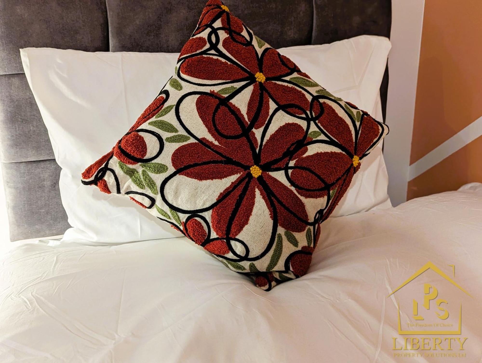 6 Guests * 4 Bedroom * Free Wi-Fi *Гантінгдон Екстер'єр фото