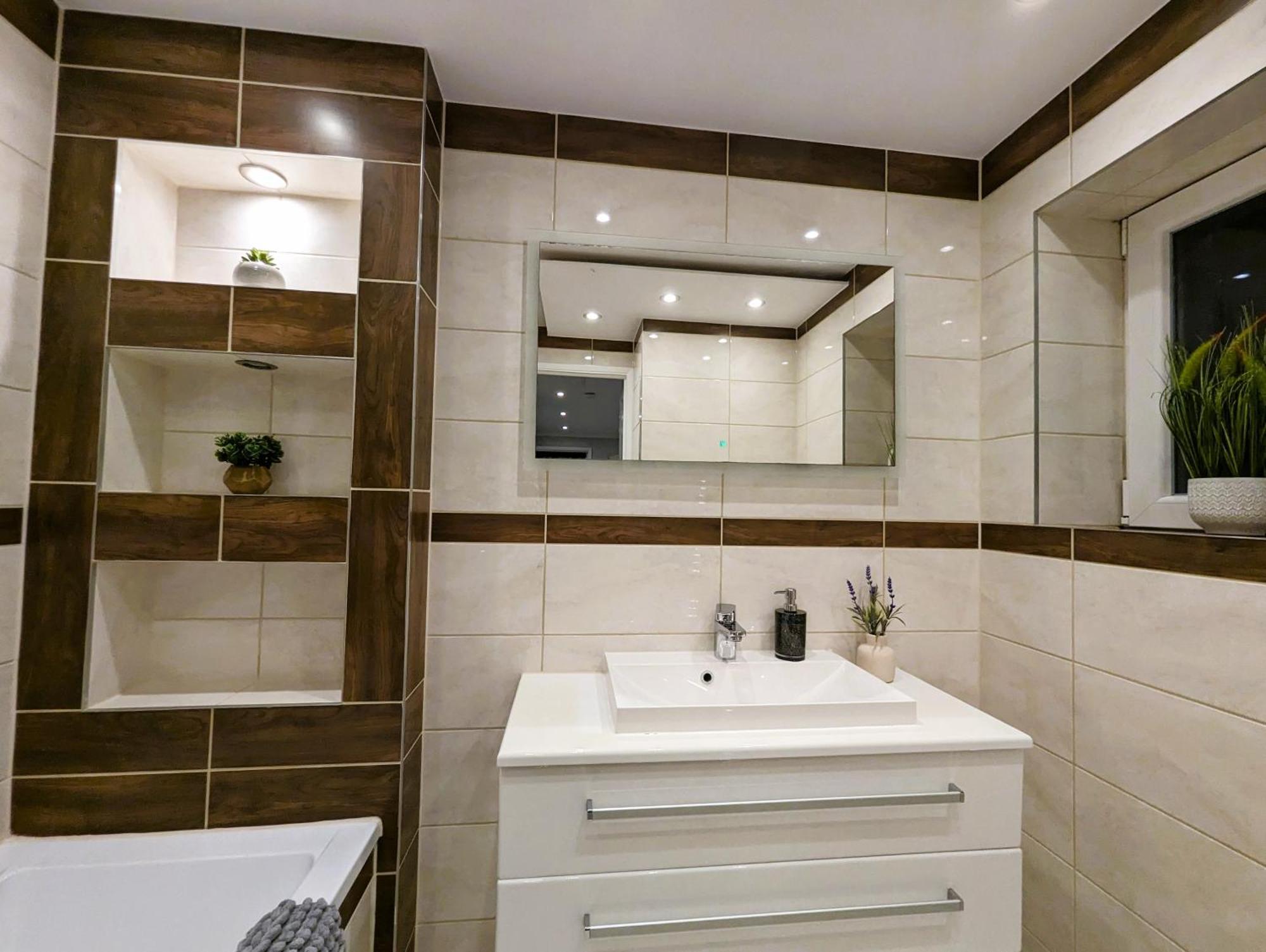 6 Guests * 4 Bedroom * Free Wi-Fi *Гантінгдон Екстер'єр фото