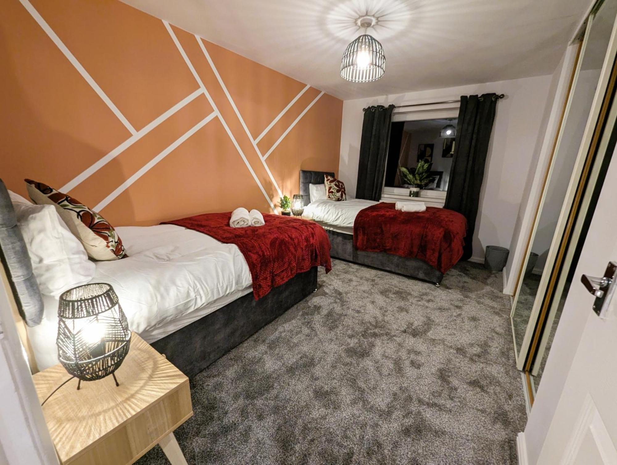 6 Guests * 4 Bedroom * Free Wi-Fi *Гантінгдон Екстер'єр фото